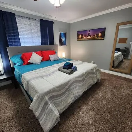 Blue Shark *E4* @ Midtown Comfortable 1Br King Apartment